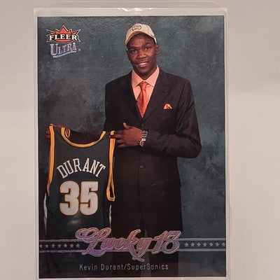 2007 Fleer Ultra Kevin Durant trading card, front
