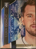 2024-25 Panini Totally Certified Luka Dončić Platinum Mirror Blue Camo trading card, front